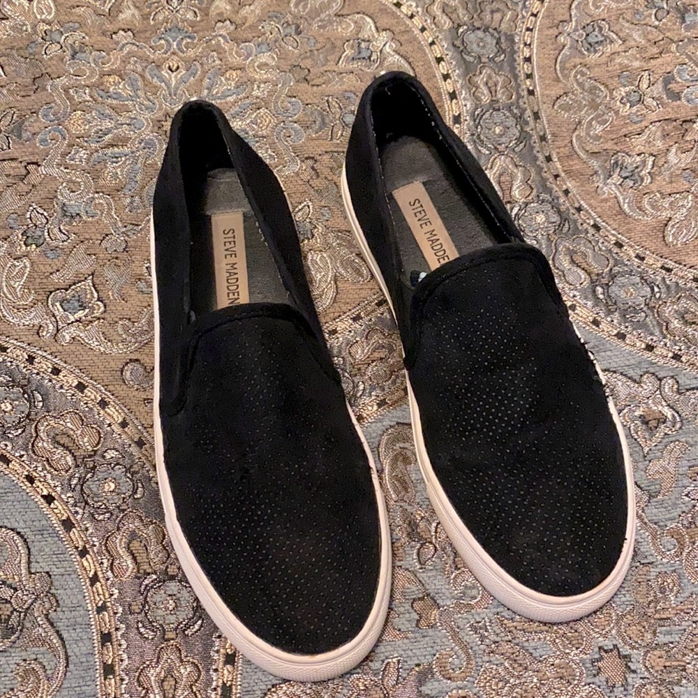 Steve Madden slip on, size 8.5. Black